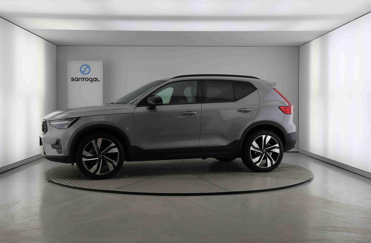 VOLVO XC40 2.0 B3 Plus Dark