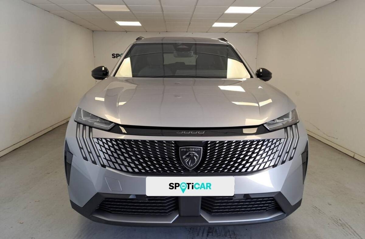 PEUGEOT 5008 1.2 Hybrid Allure e-DCS6