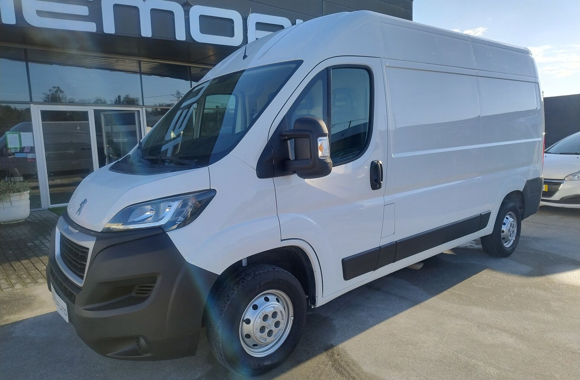 PEUGEOT Boxer 2.2 BlueHDi 330 L2H2 Premium