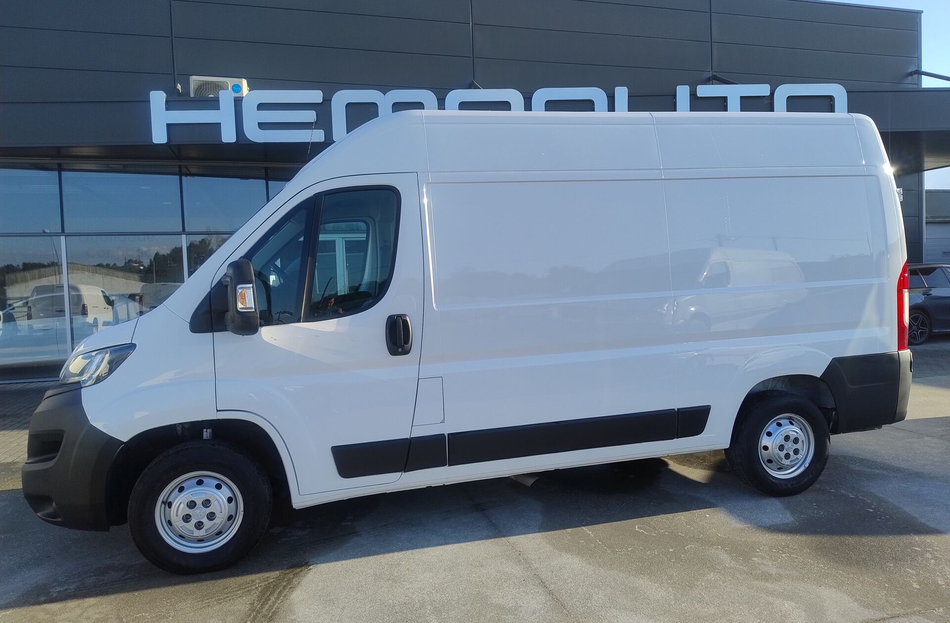 PEUGEOT Boxer 2.2 BlueHDi 330 L2H2 Premium