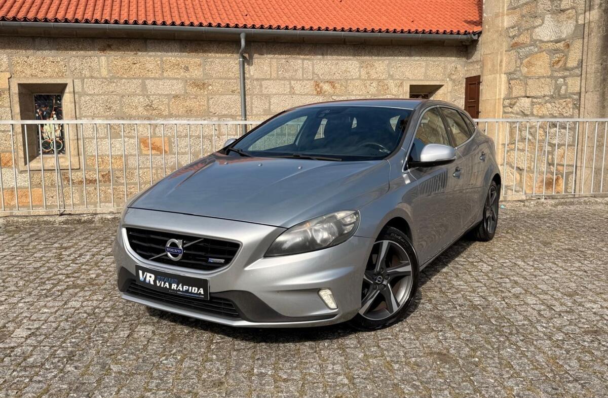VOLVO V40 1.6 D2 R-Design
