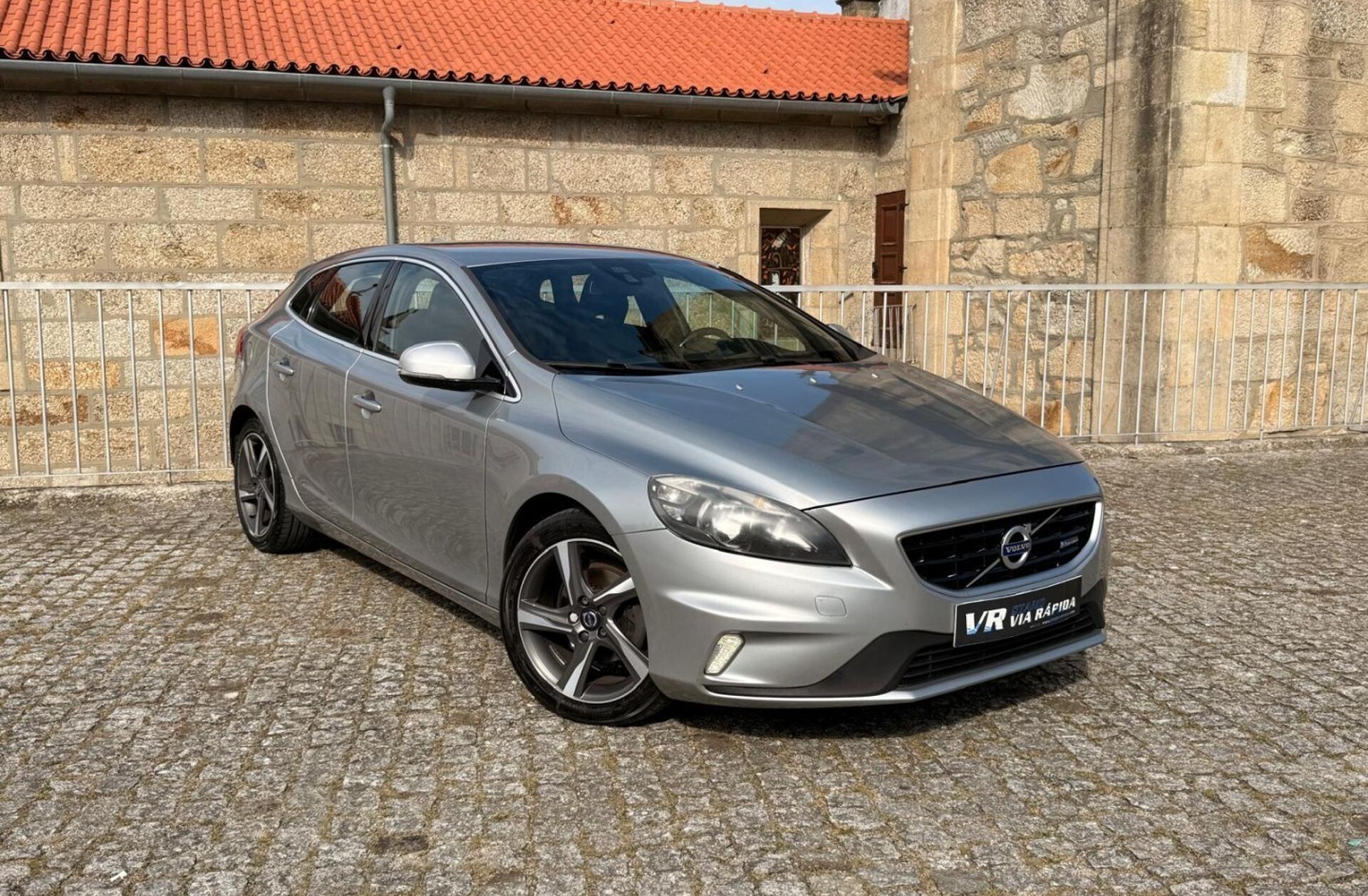 VOLVO V40 1.6 D2 R-Design