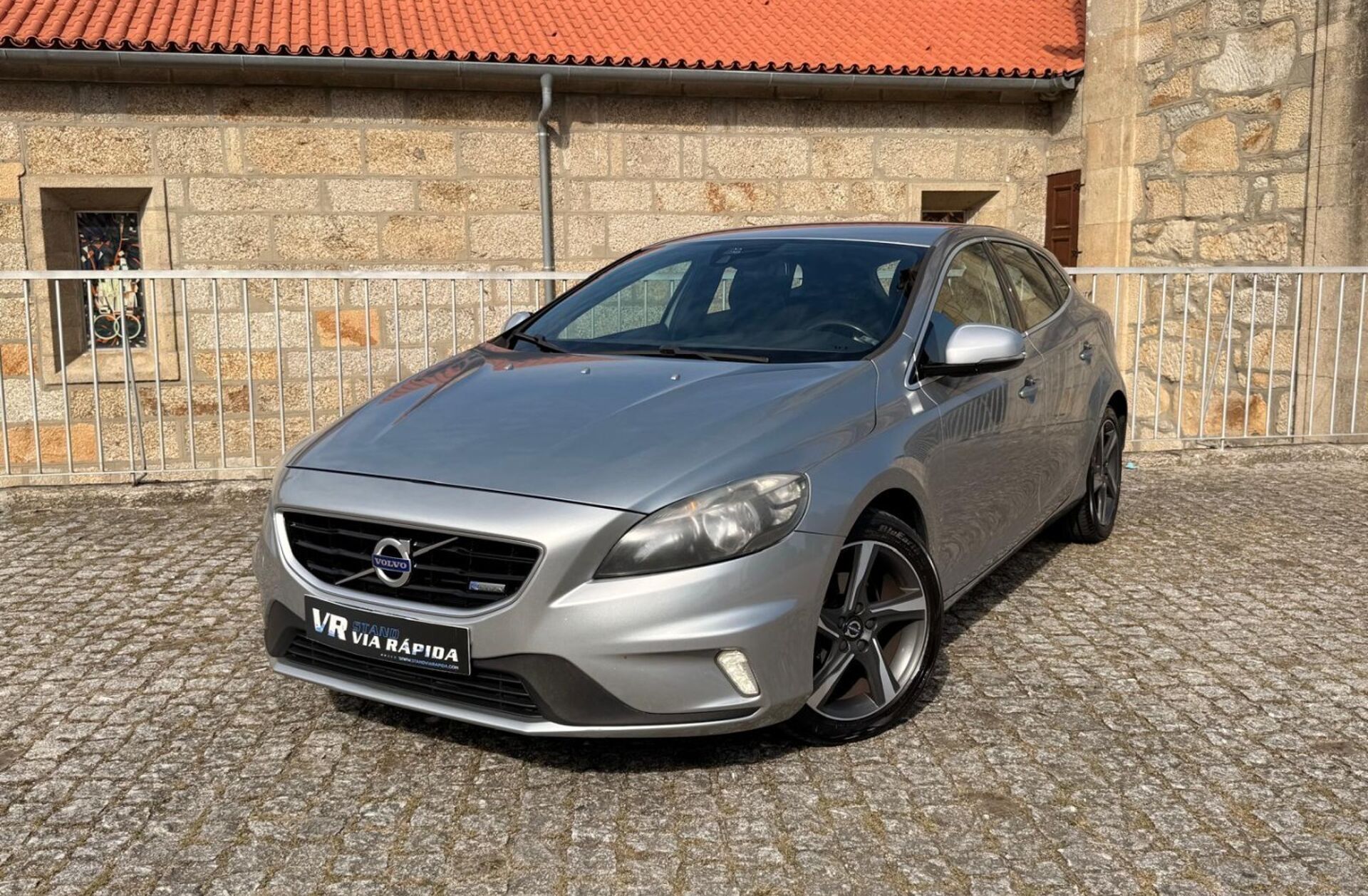 VOLVO V40 1.6 D2 R-Design