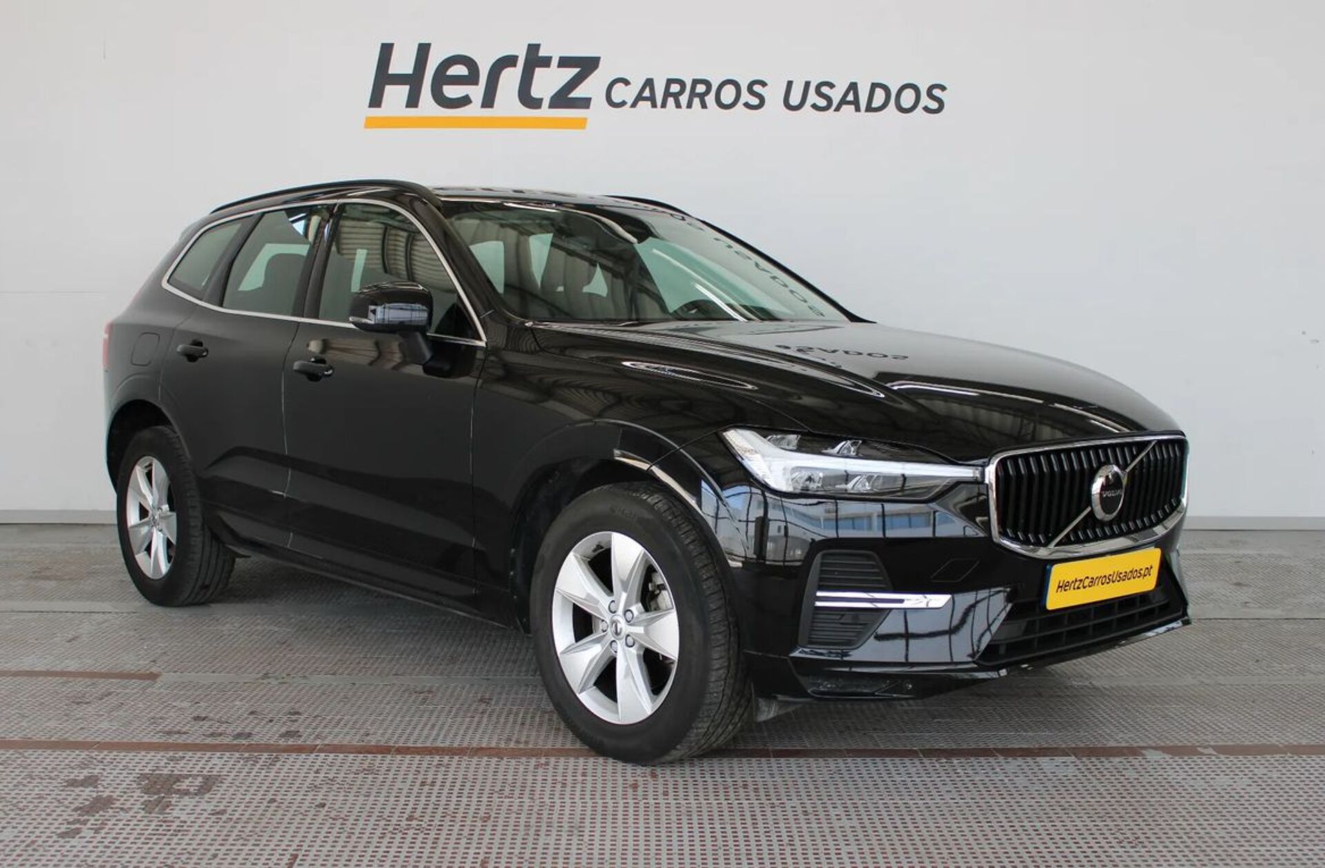 VOLVO XC60 2.0 B4 Momentum Plus