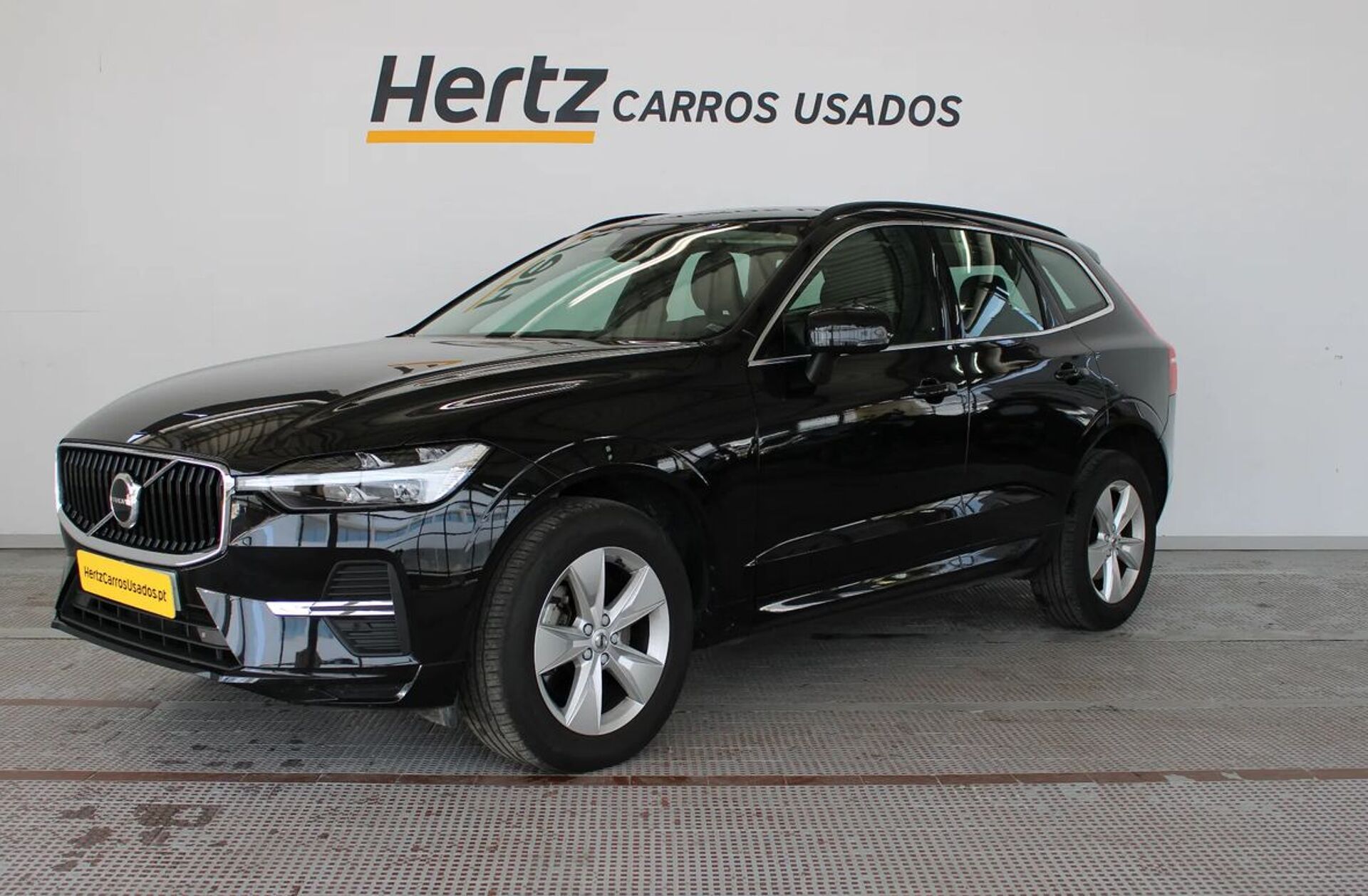VOLVO XC60 2.0 B4 Momentum Plus