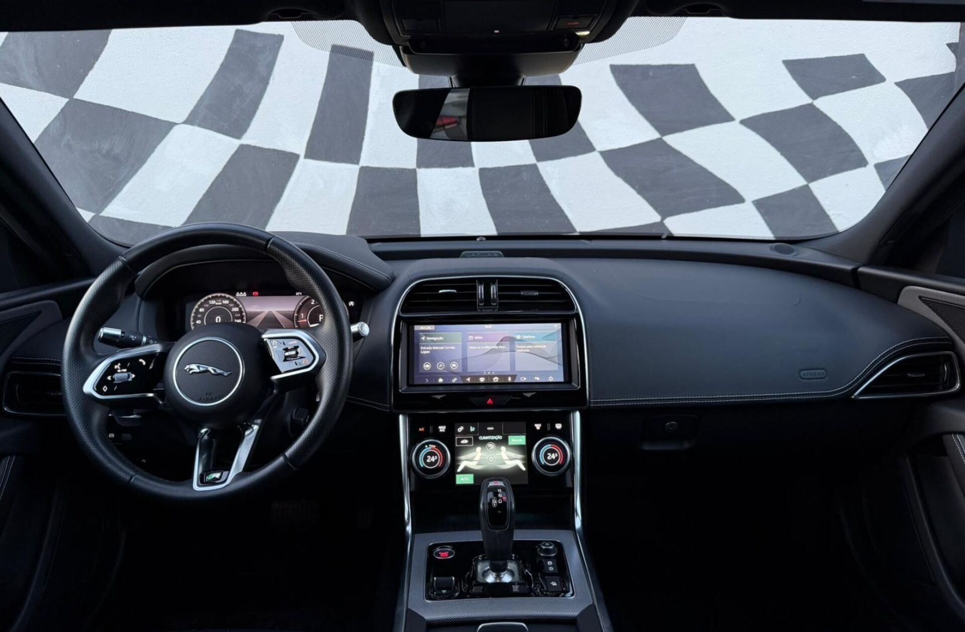 JAGUAR XE 2.0 D R-Dynamic S