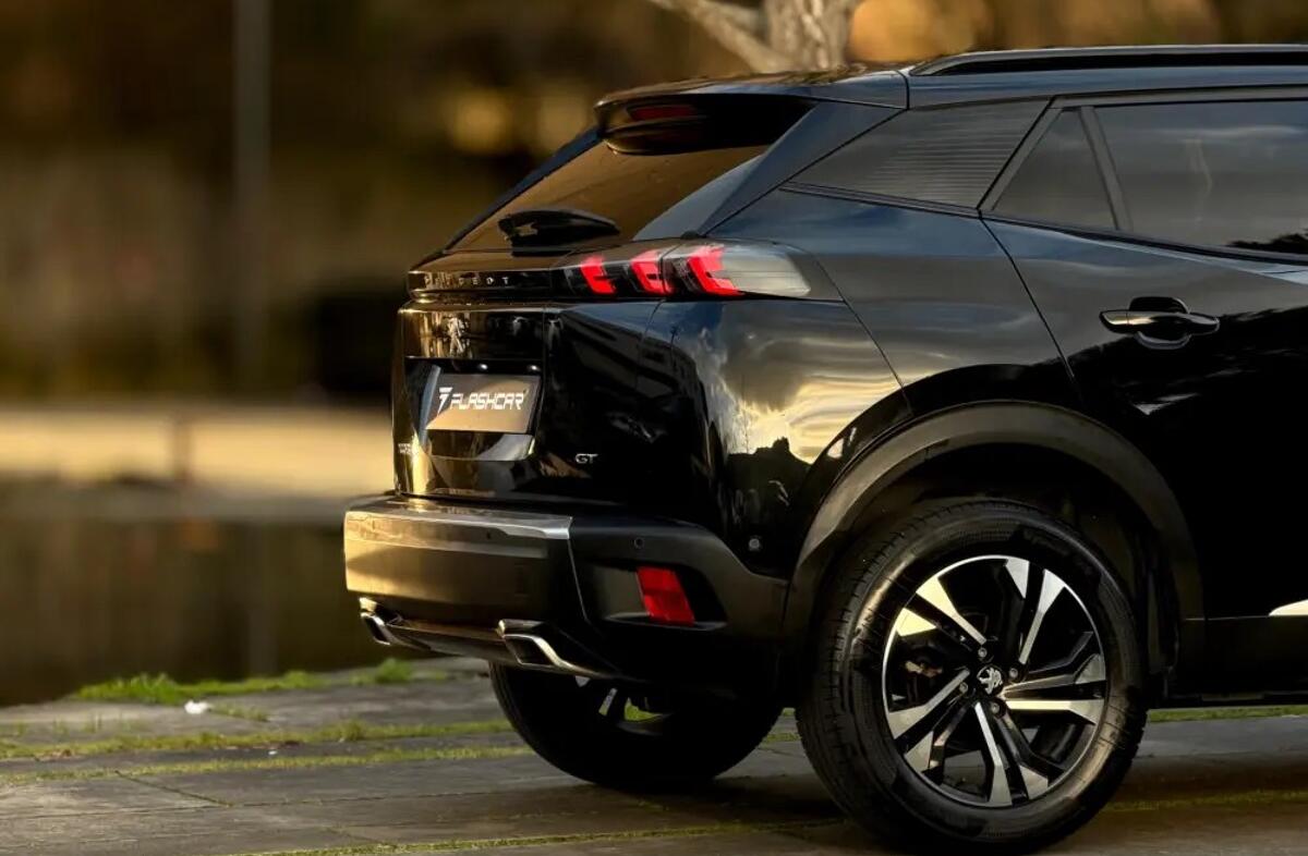 PEUGEOT 2008 1.2 PureTech GT EAT8