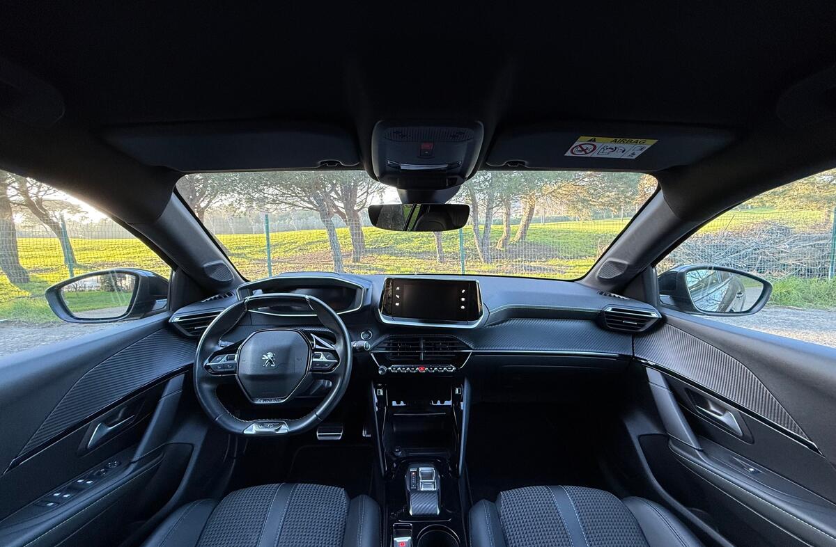 PEUGEOT 208 e- 51 kWh GT