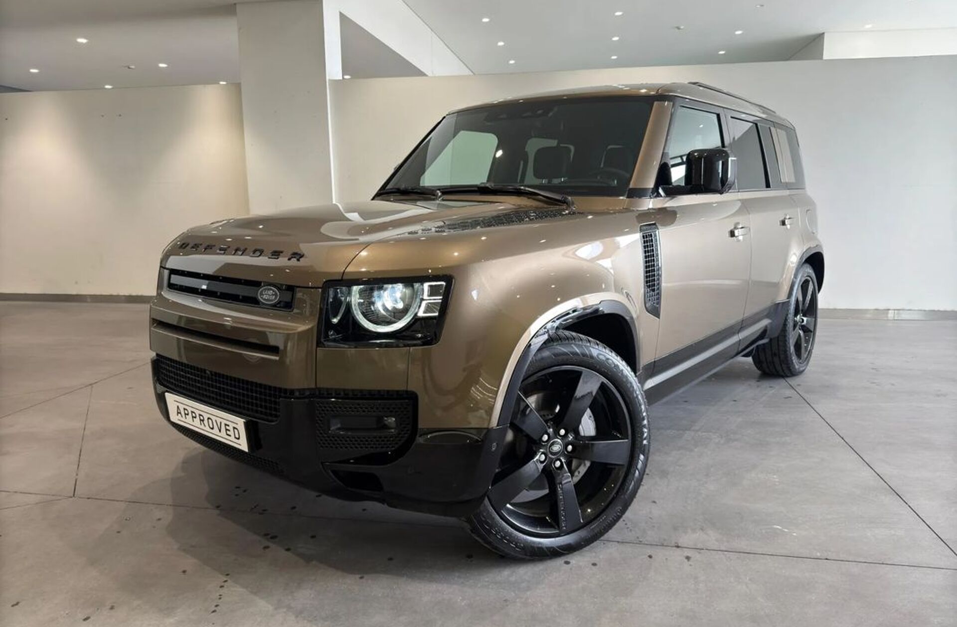 LAND ROVER Defender 2.0 P300e 110 AWD X-Dynamic SE