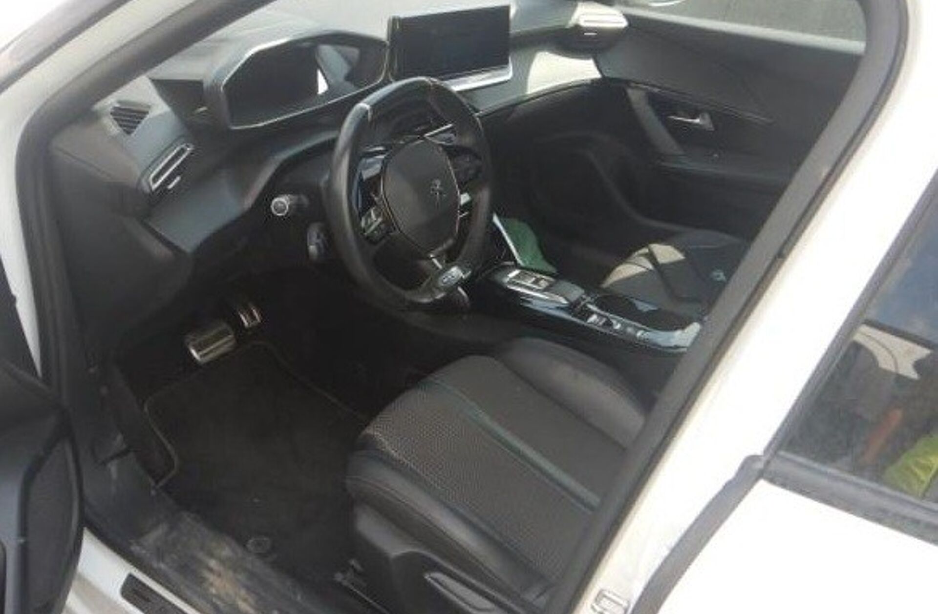 PEUGEOT 2008 e- 50 kWh GT