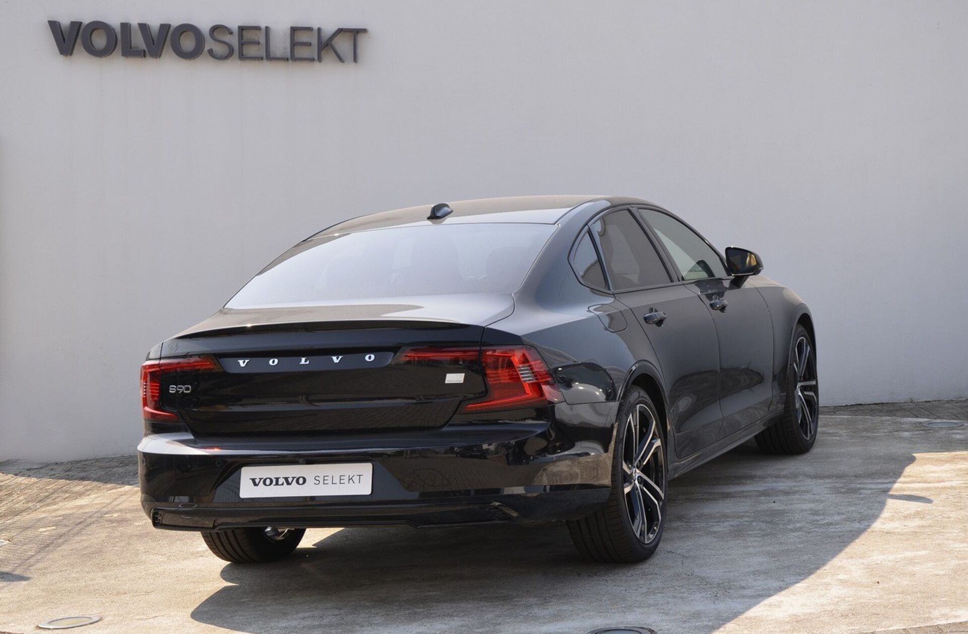VOLVO S90 2.0 T8 PHEV Plus Dark AWD
