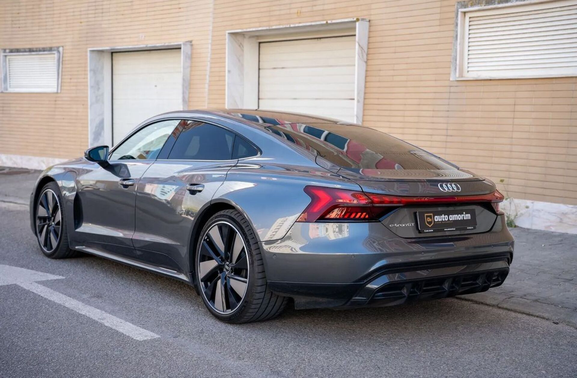 AUDI e-tron S quattro