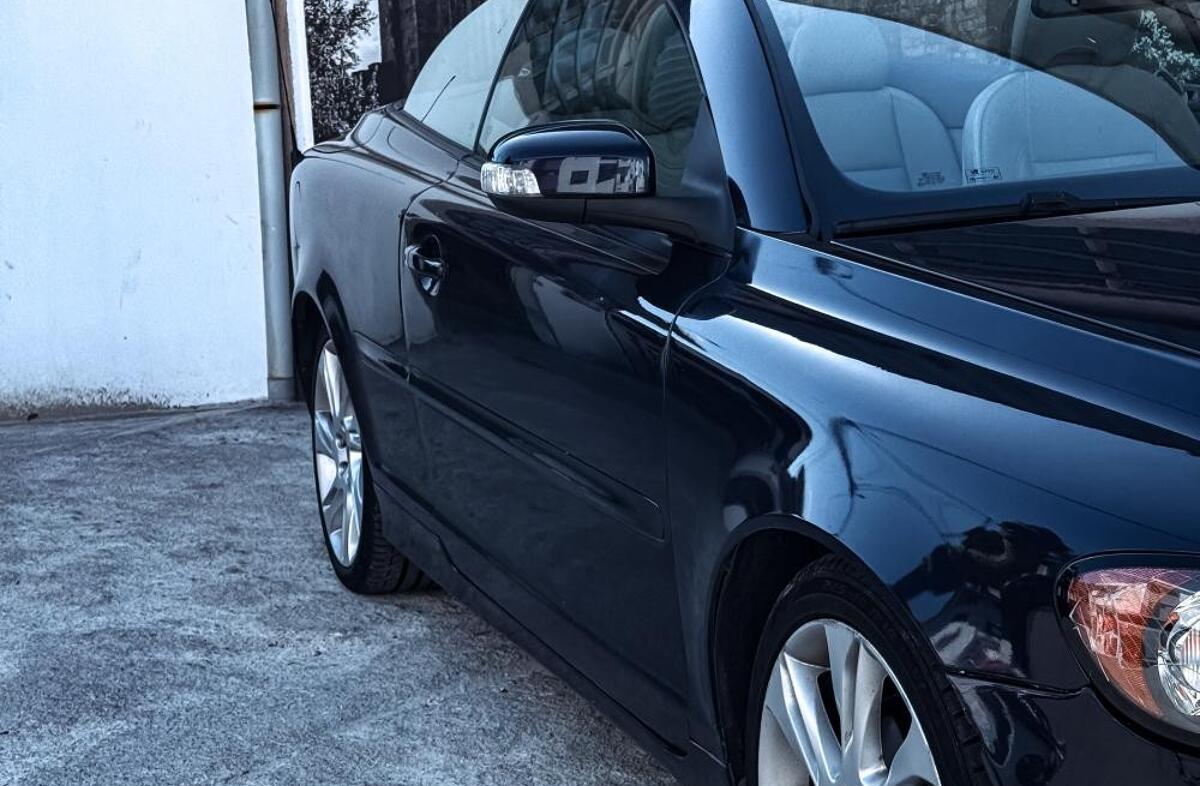 VOLVO C70 2.0 D Momentum