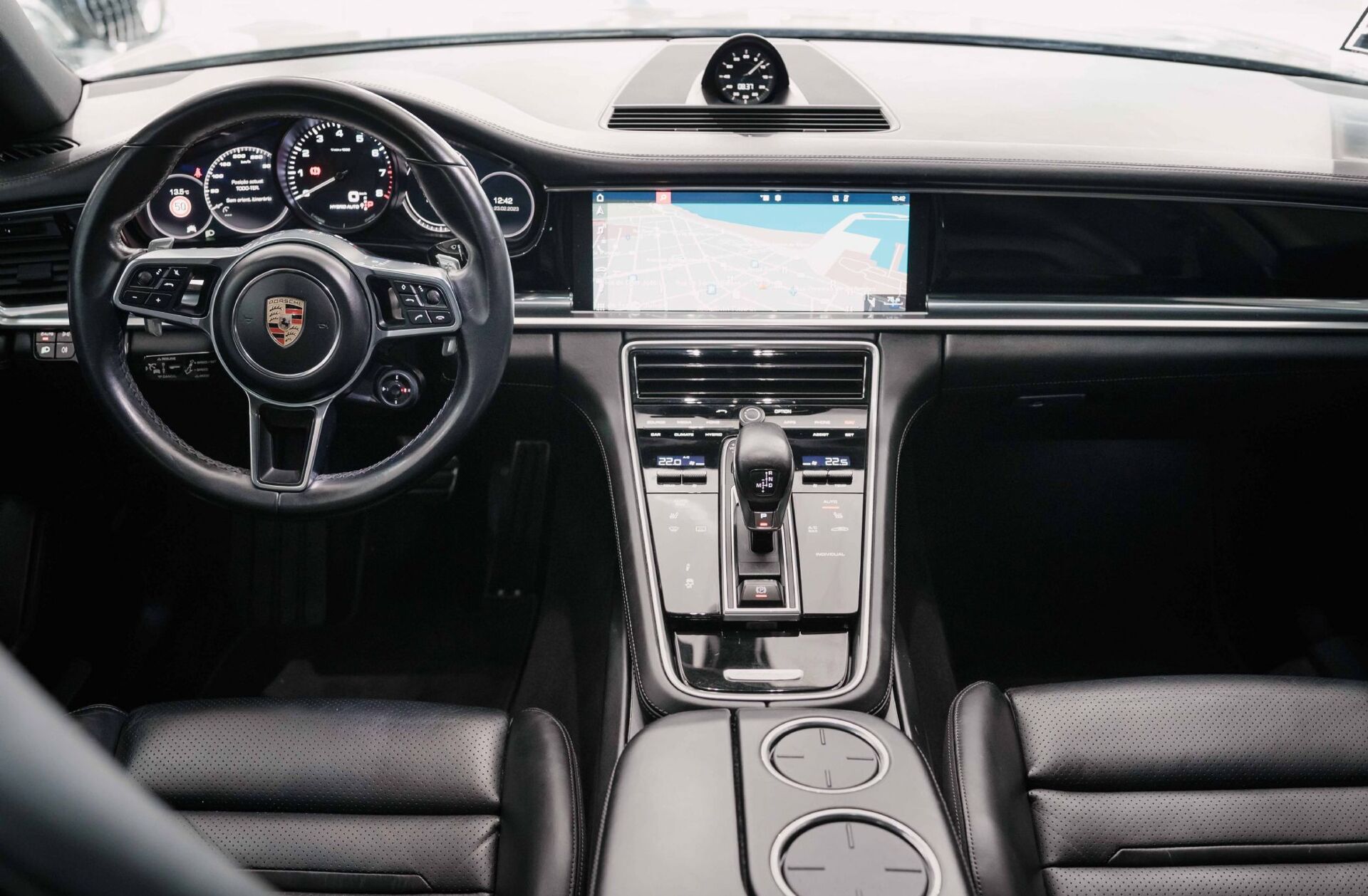 PORSCHE Panamera ST 4