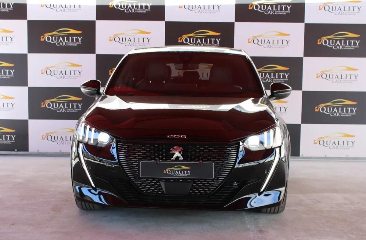 PEUGEOT 208 1.2 PureTech GT EAT8