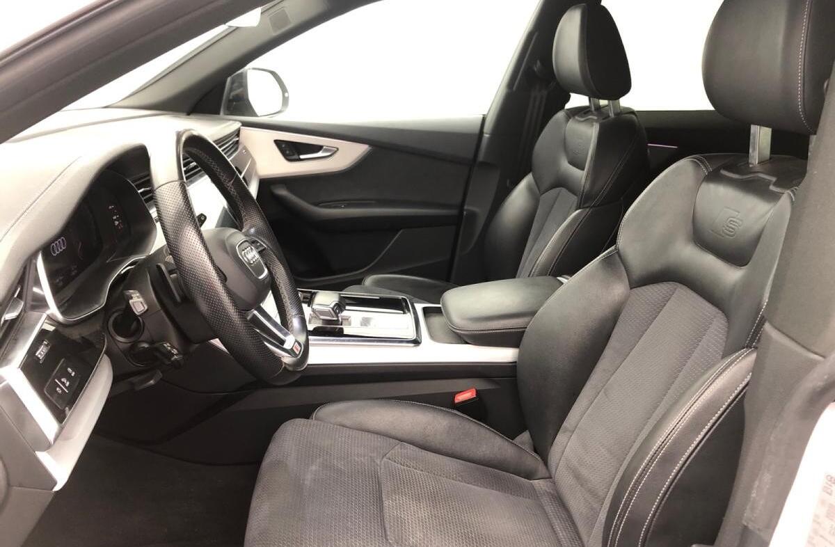 AUDI Q8 60 TFSIe quattro S line Tiptronic