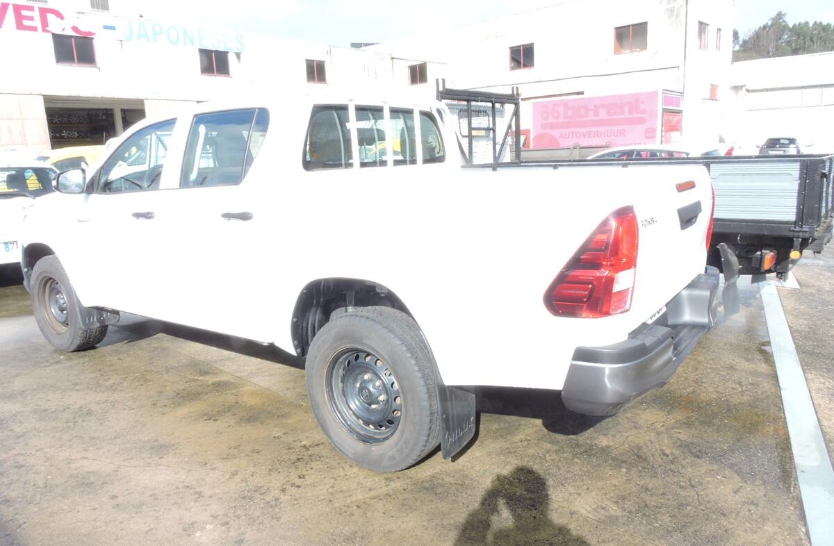 TOYOTA Hilux 2.4 D-4D 4WD CD Tracker