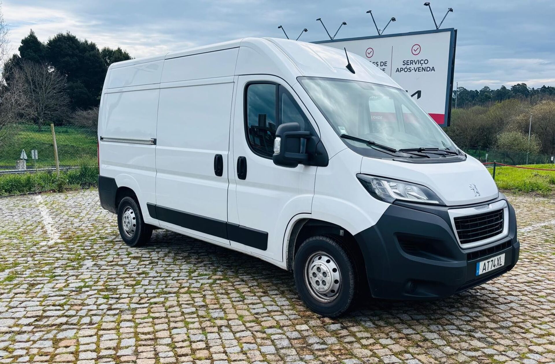 PEUGEOT Boxer 2.2 BlueHDi 330 L2H2 Premium