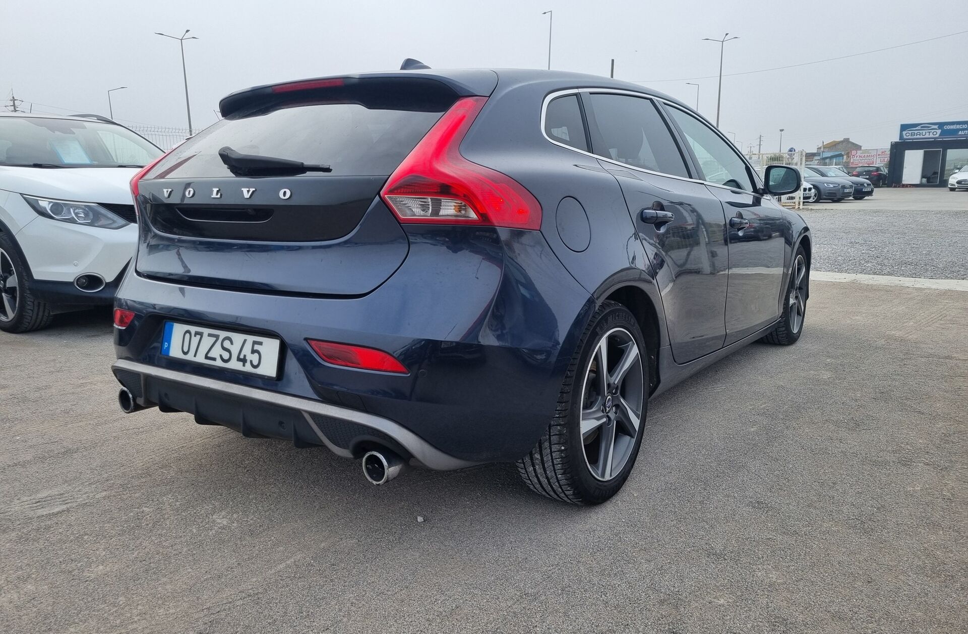 VOLVO V40 1.6 D2 R-Design