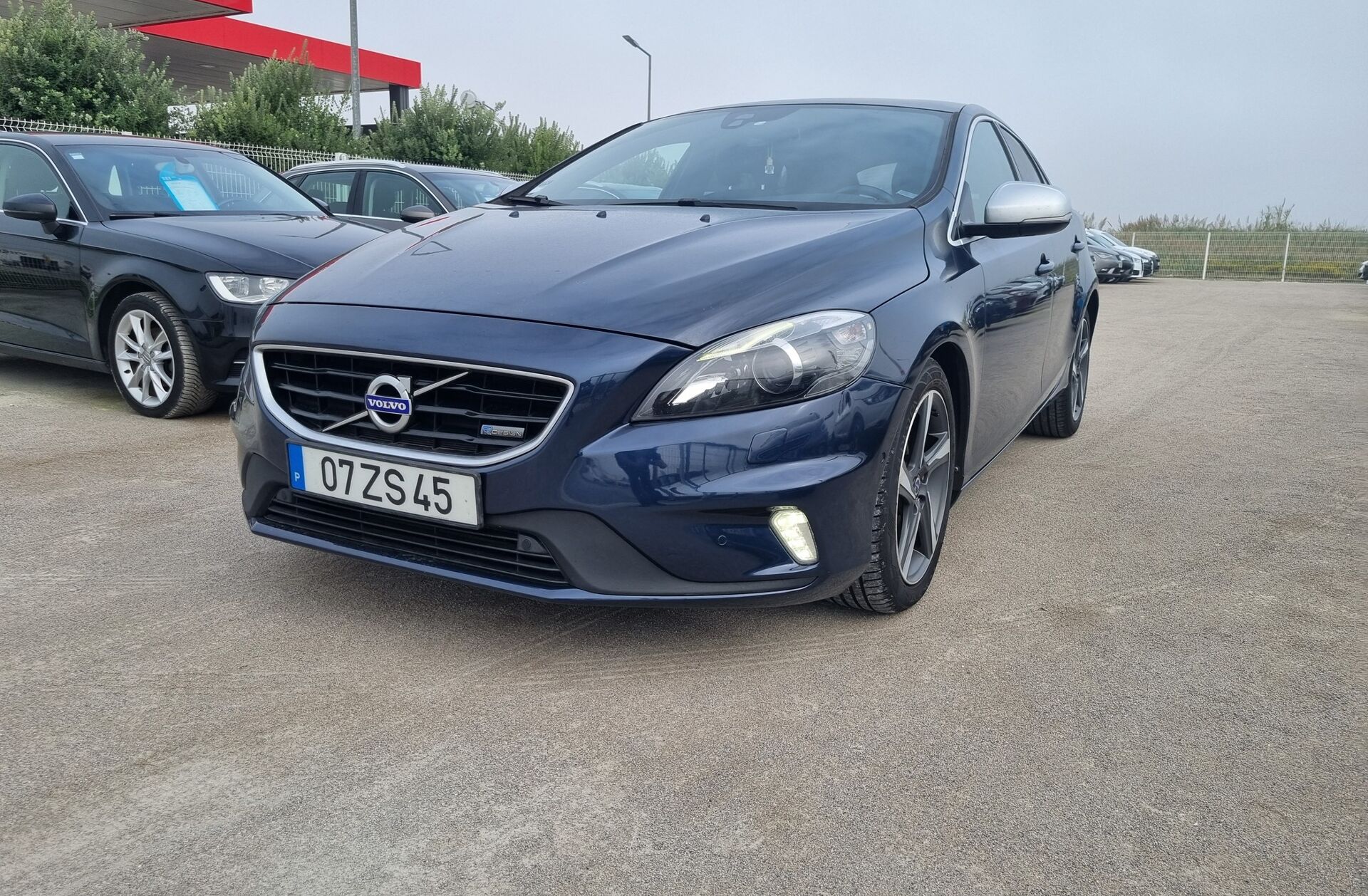 VOLVO V40 1.6 D2 R-Design
