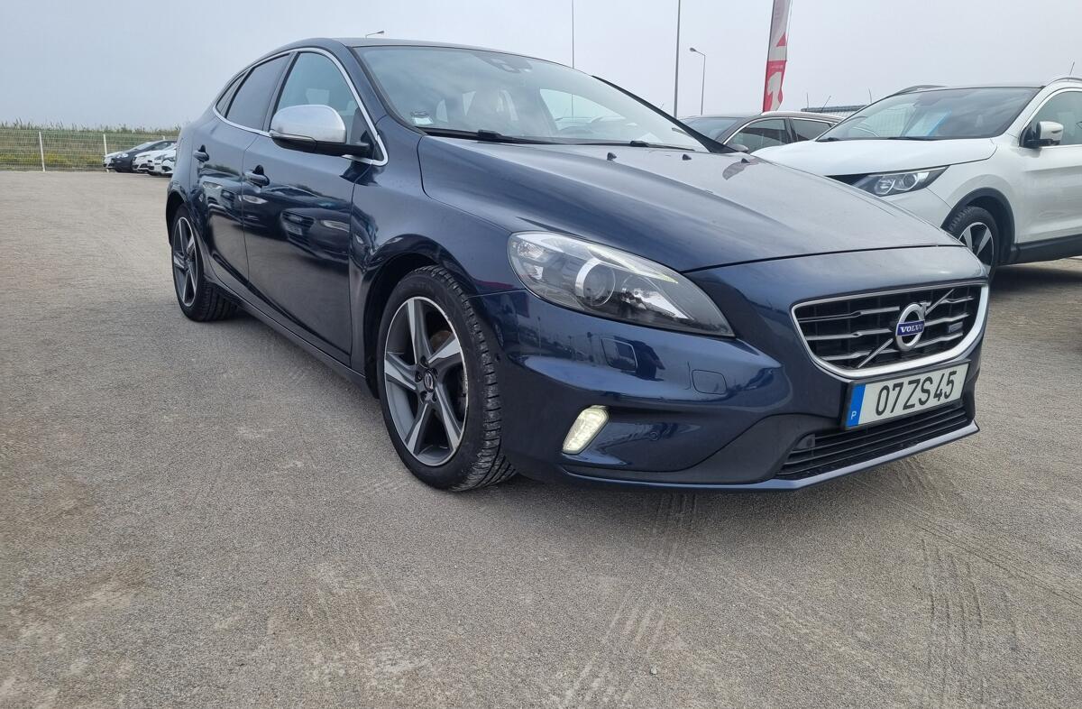 VOLVO V40 1.6 D2 R-Design
