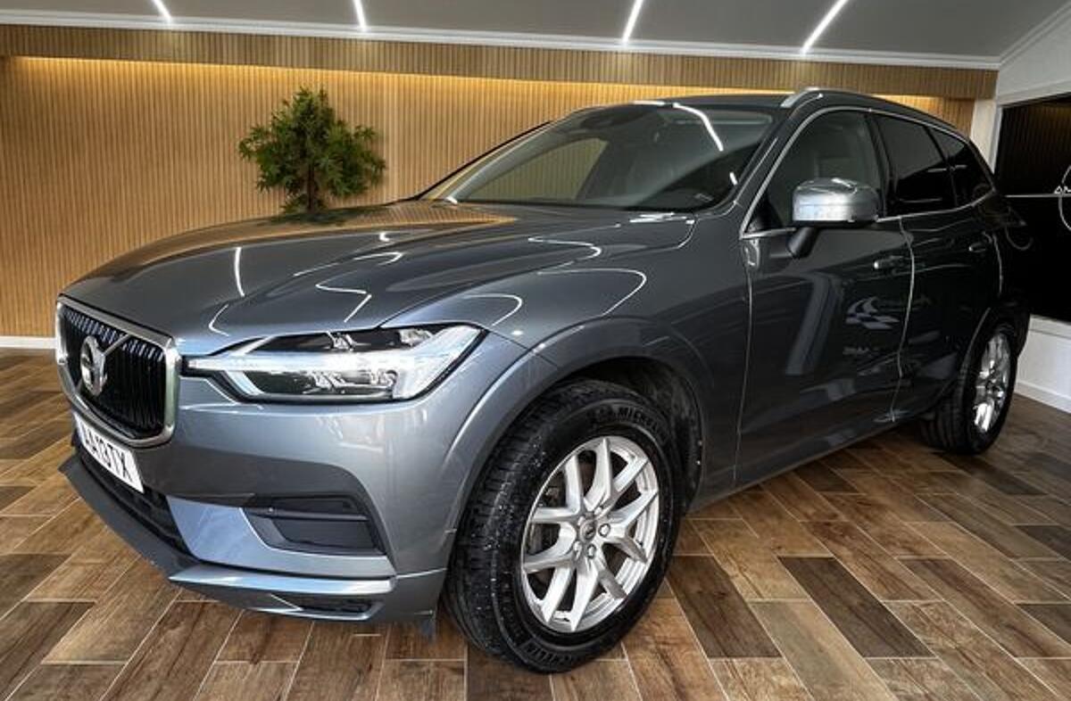 VOLVO XC40 2.0 D3 Momentum Plus
