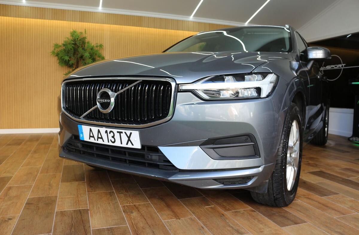 VOLVO XC40 2.0 D3 Momentum Plus