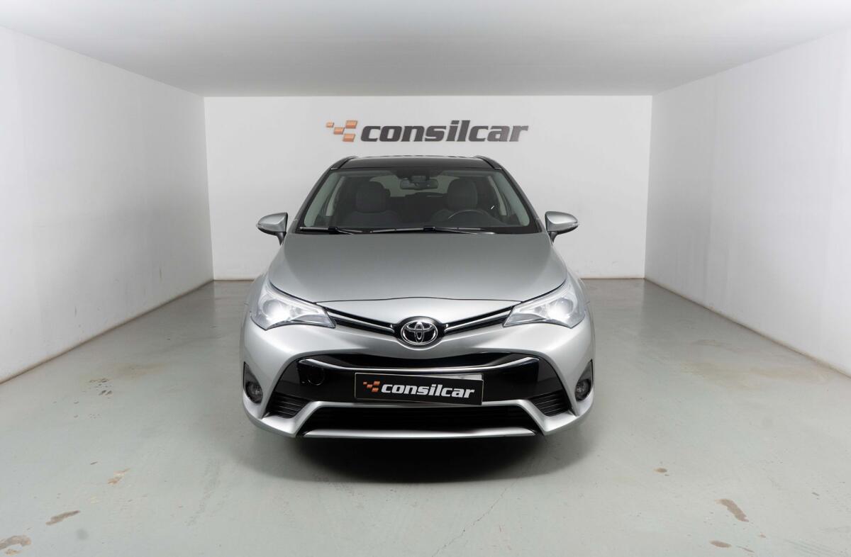 TOYOTA Avensis SD 1.6 D-4D Luxury+GPS