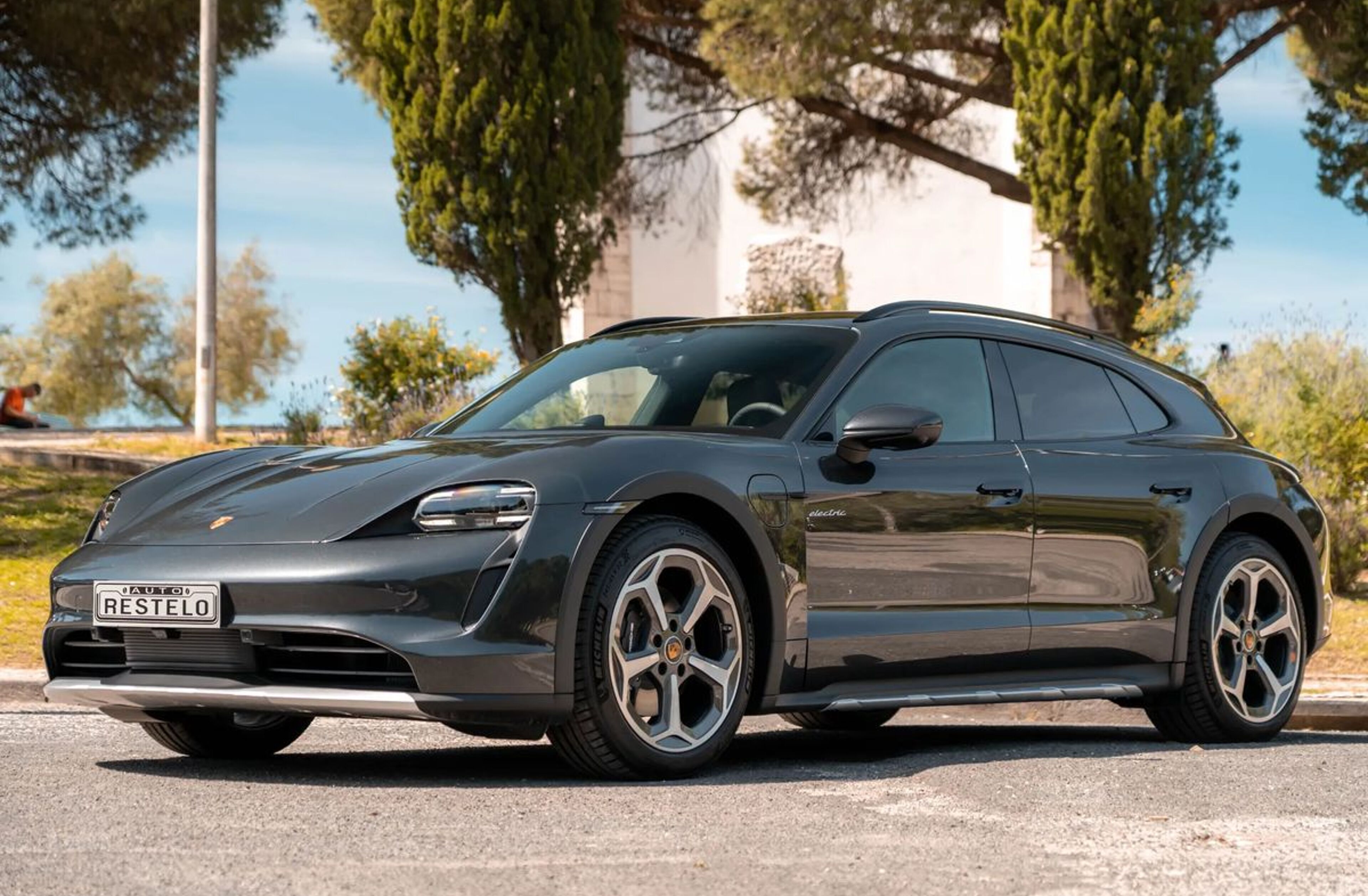 PORSCHE Taycan 4