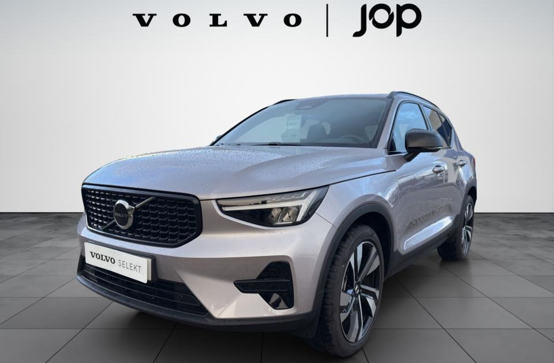 VOLVO XC40 2.0 B3 Plus Dark