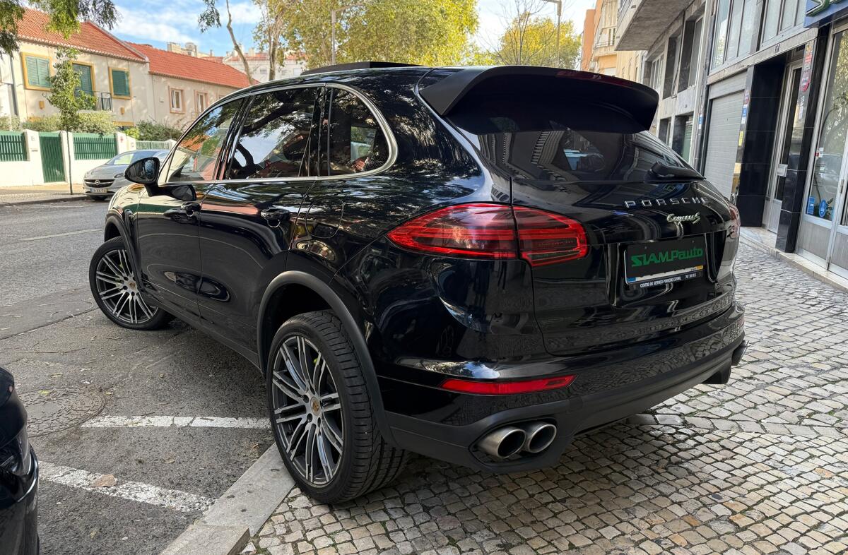 PORSCHE Cayenne Platinum Edition Tip.