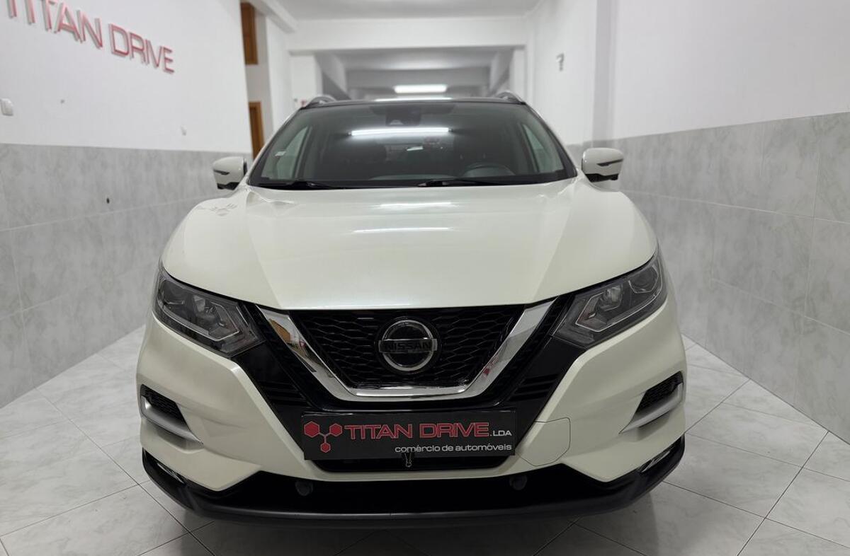 NISSAN Qashqai 1.5 dCi N-Connecta J18