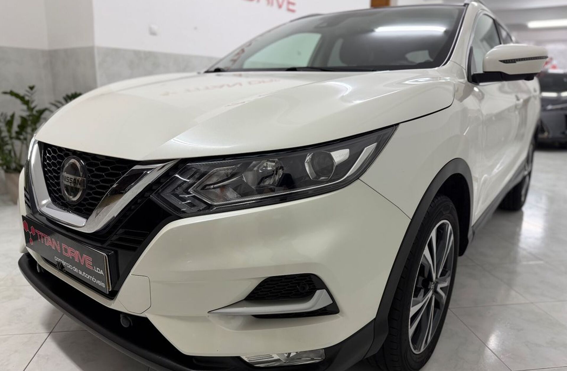 NISSAN Qashqai 1.5 dCi N-Connecta J18