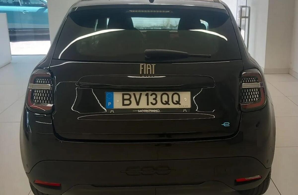 FIAT 600 e 54 kWh (RED)