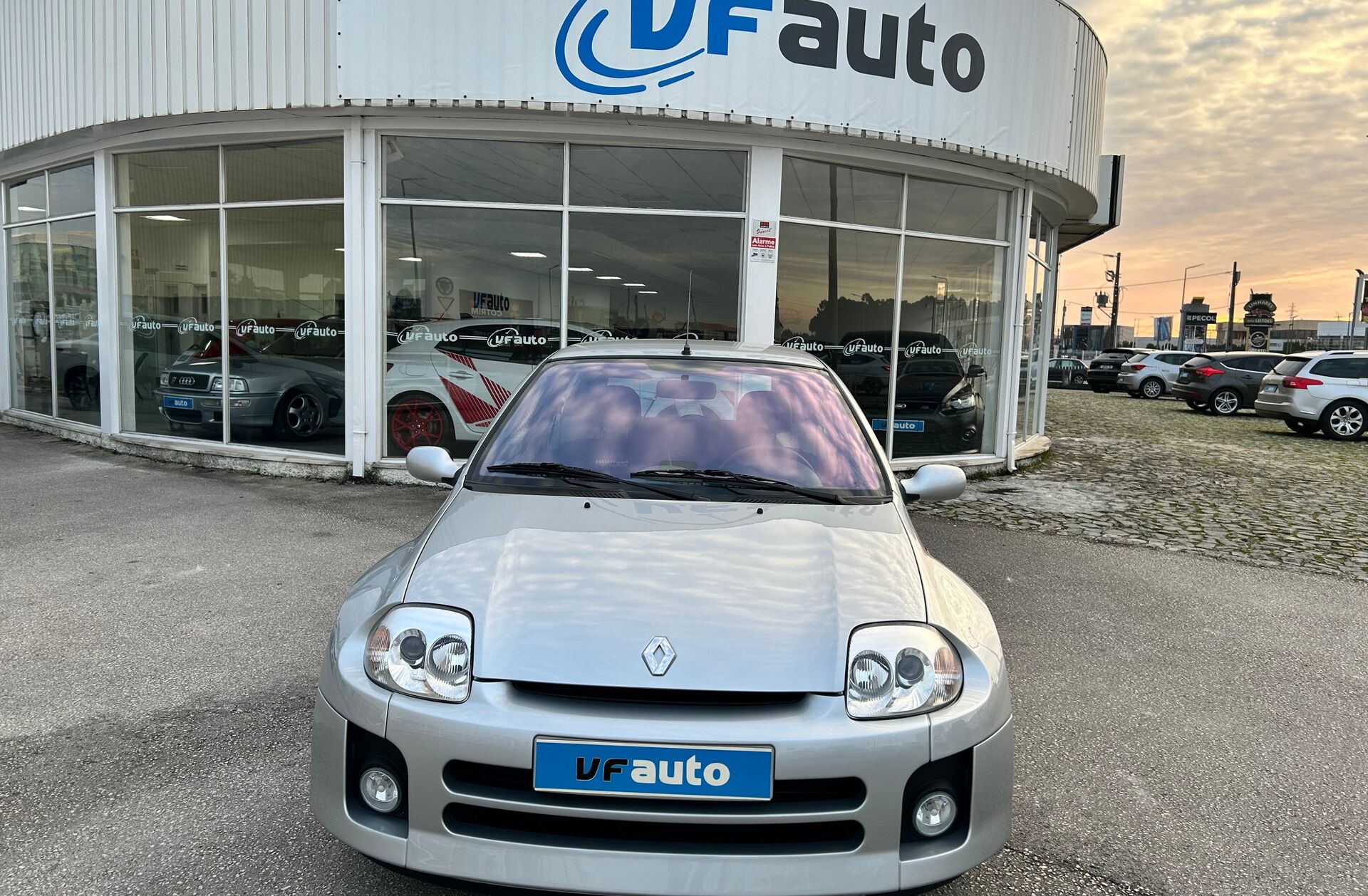 RENAULT Clio 3.0 V6 Sport