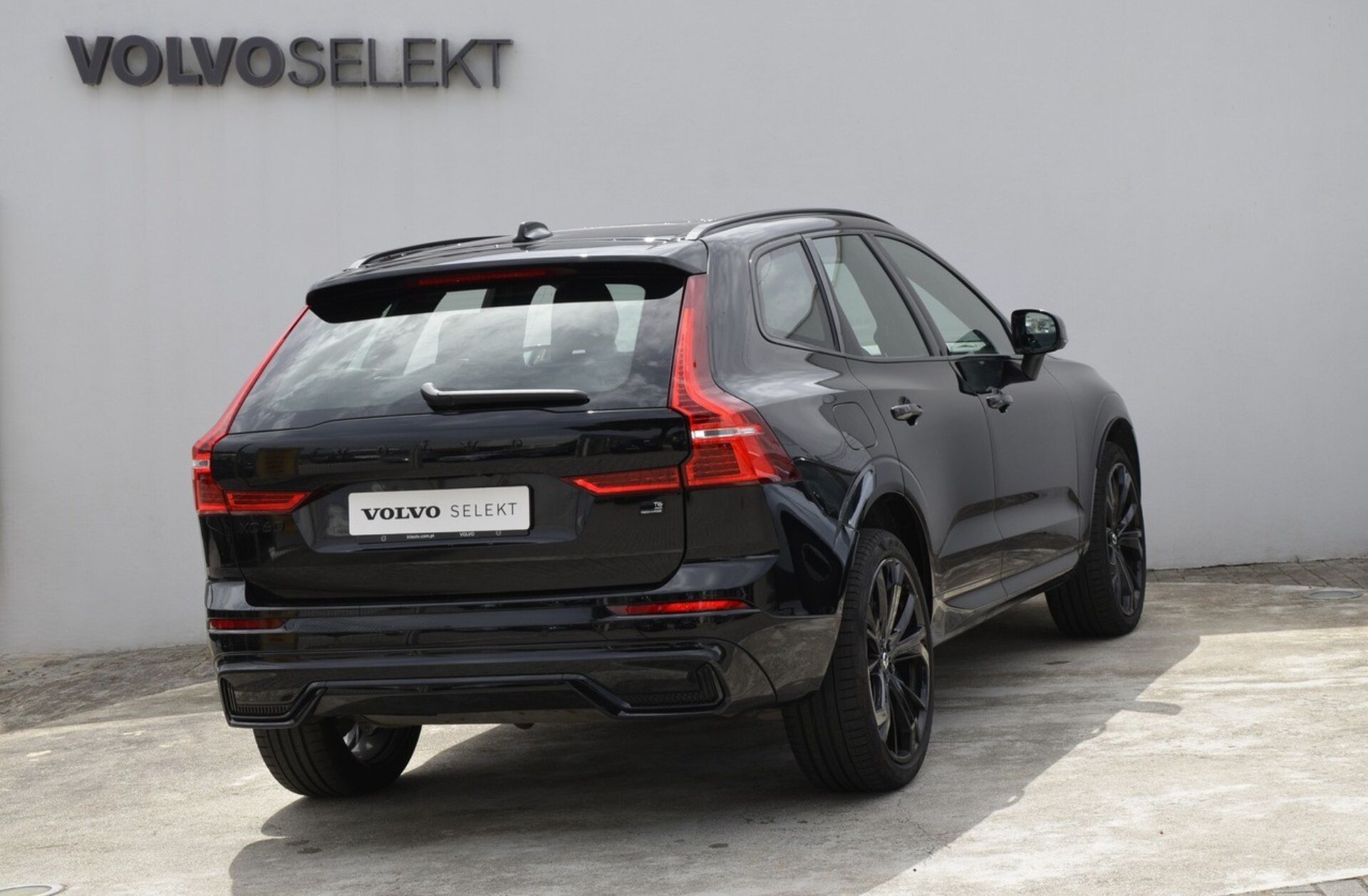VOLVO XC60 2.0 T6 PHEV Black Edition AWD