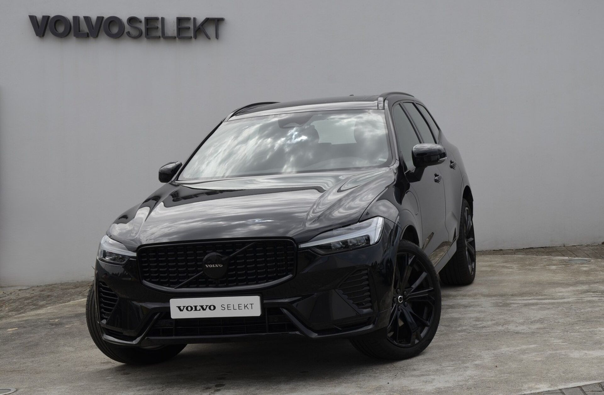 VOLVO XC60 2.0 T6 PHEV Black Edition AWD