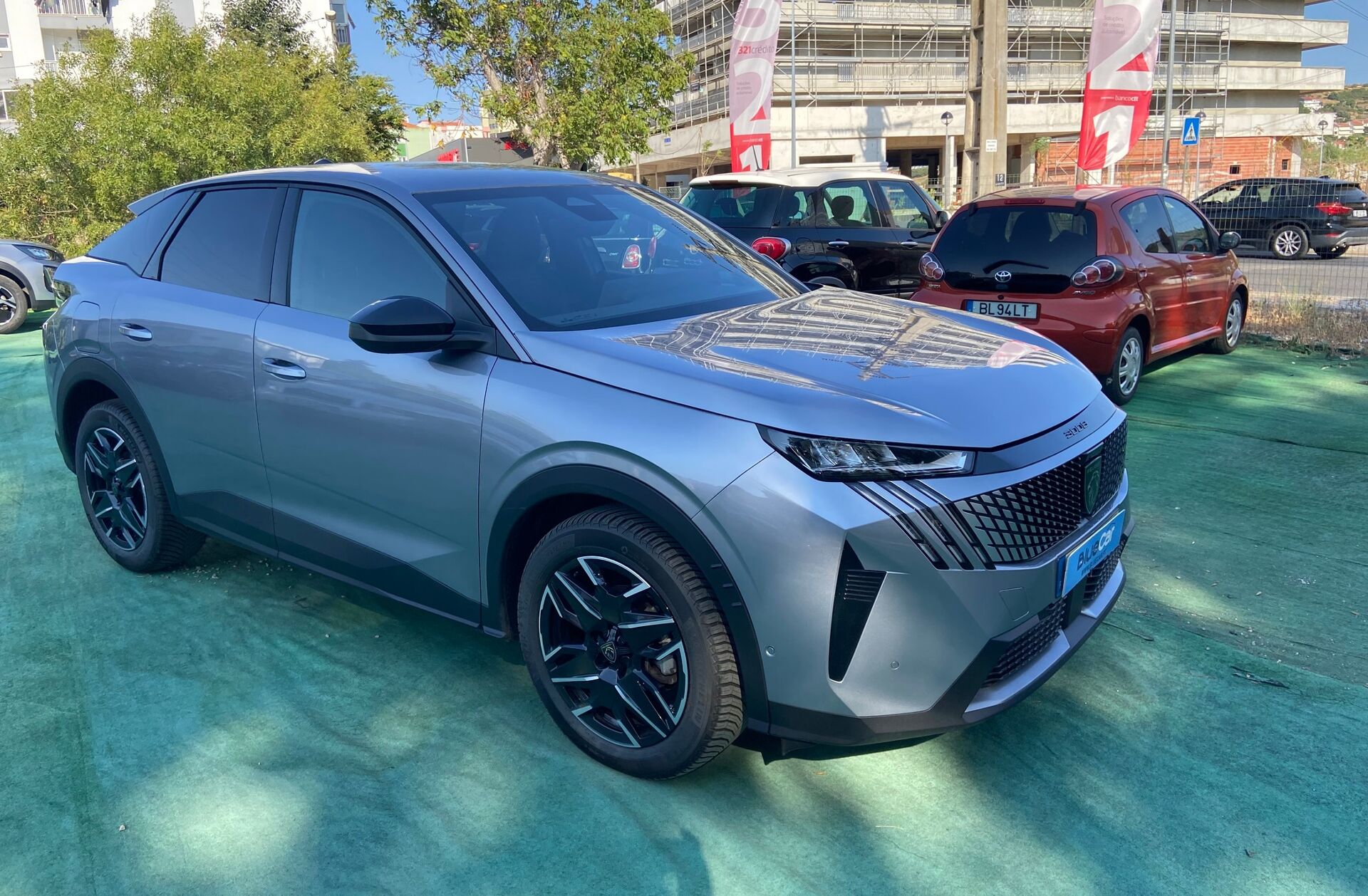 PEUGEOT 3008 1.2 Hybrid Allure e-DCS6