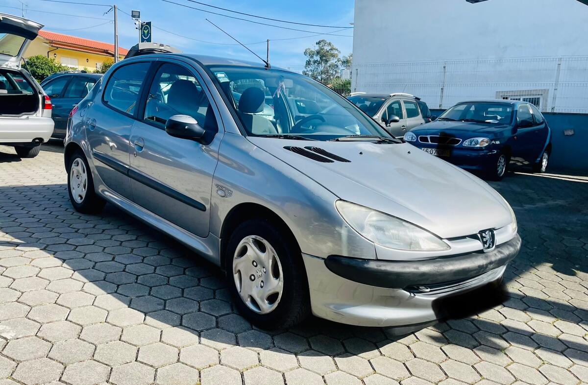 PEUGEOT 206 1.1 Color Line