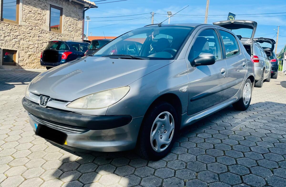 PEUGEOT 206 1.1 Color Line