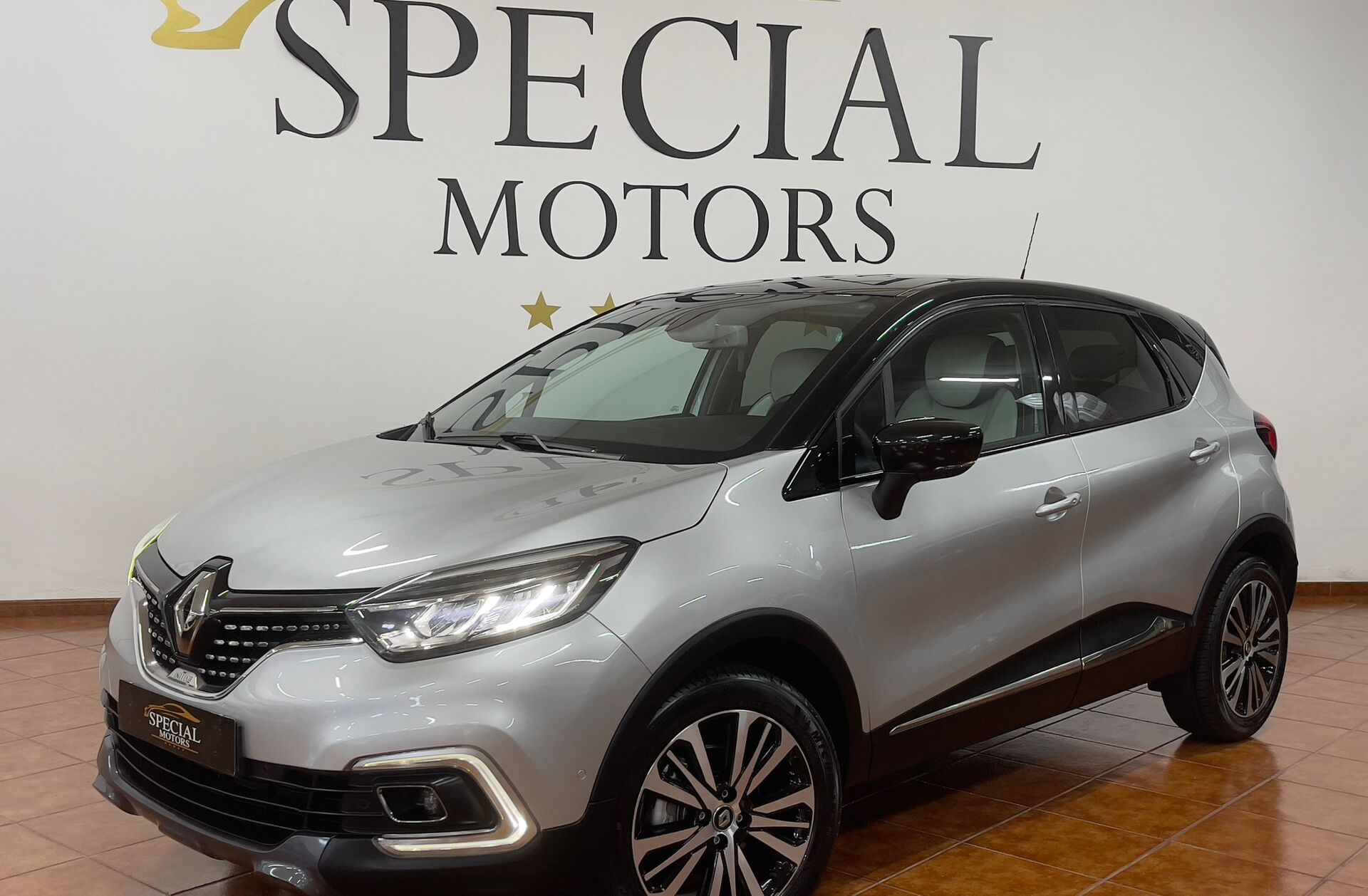 RENAULT Captur 0.9 TCe Initiale Paris