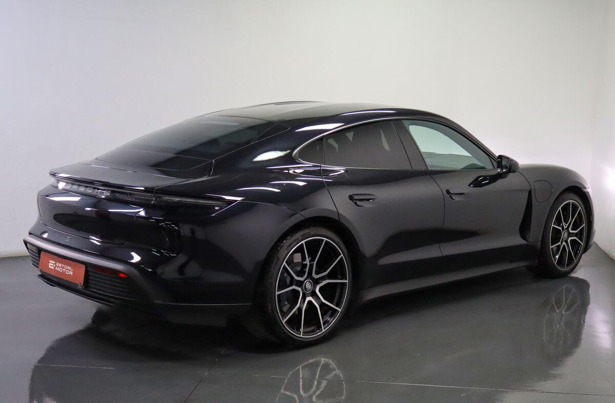 PORSCHE Taycan 4