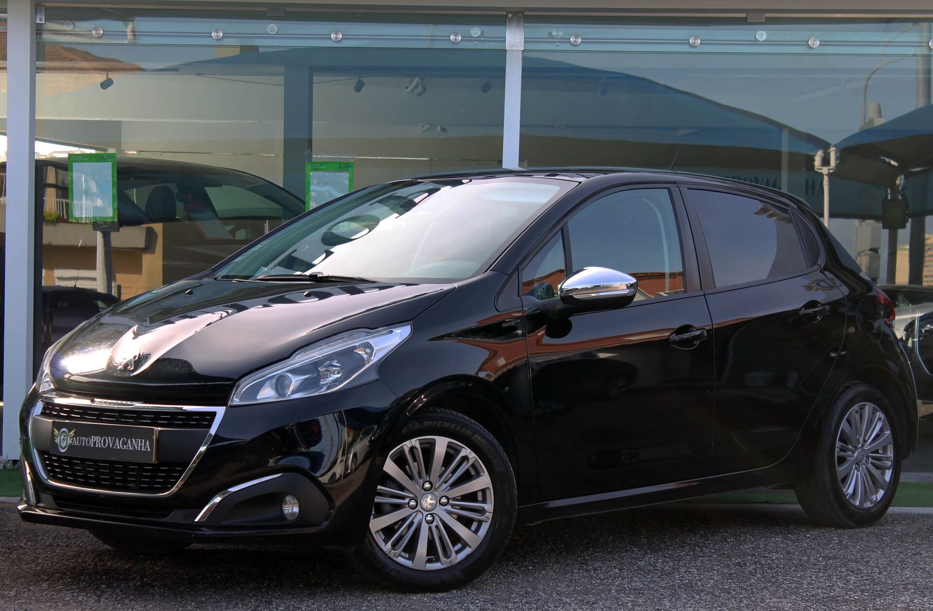 PEUGEOT 208 1.2 PureTech Signature