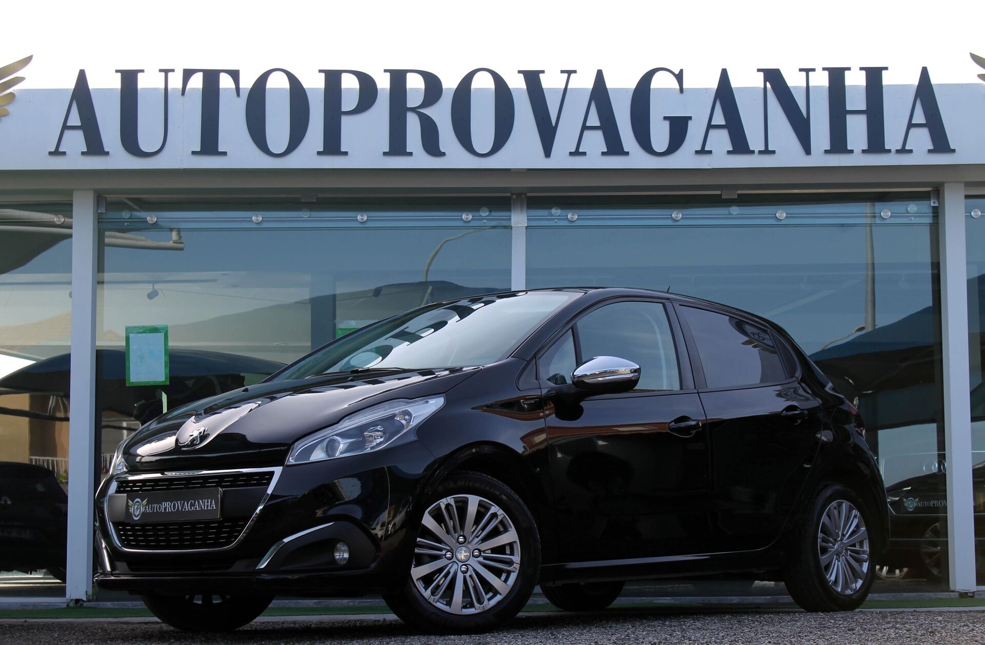 PEUGEOT 208 1.2 PureTech Signature