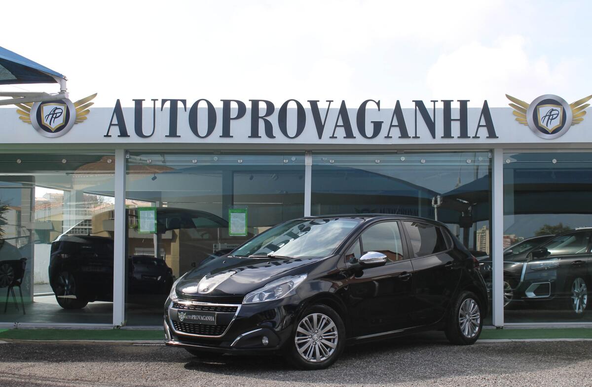 PEUGEOT 208 1.2 PureTech Signature