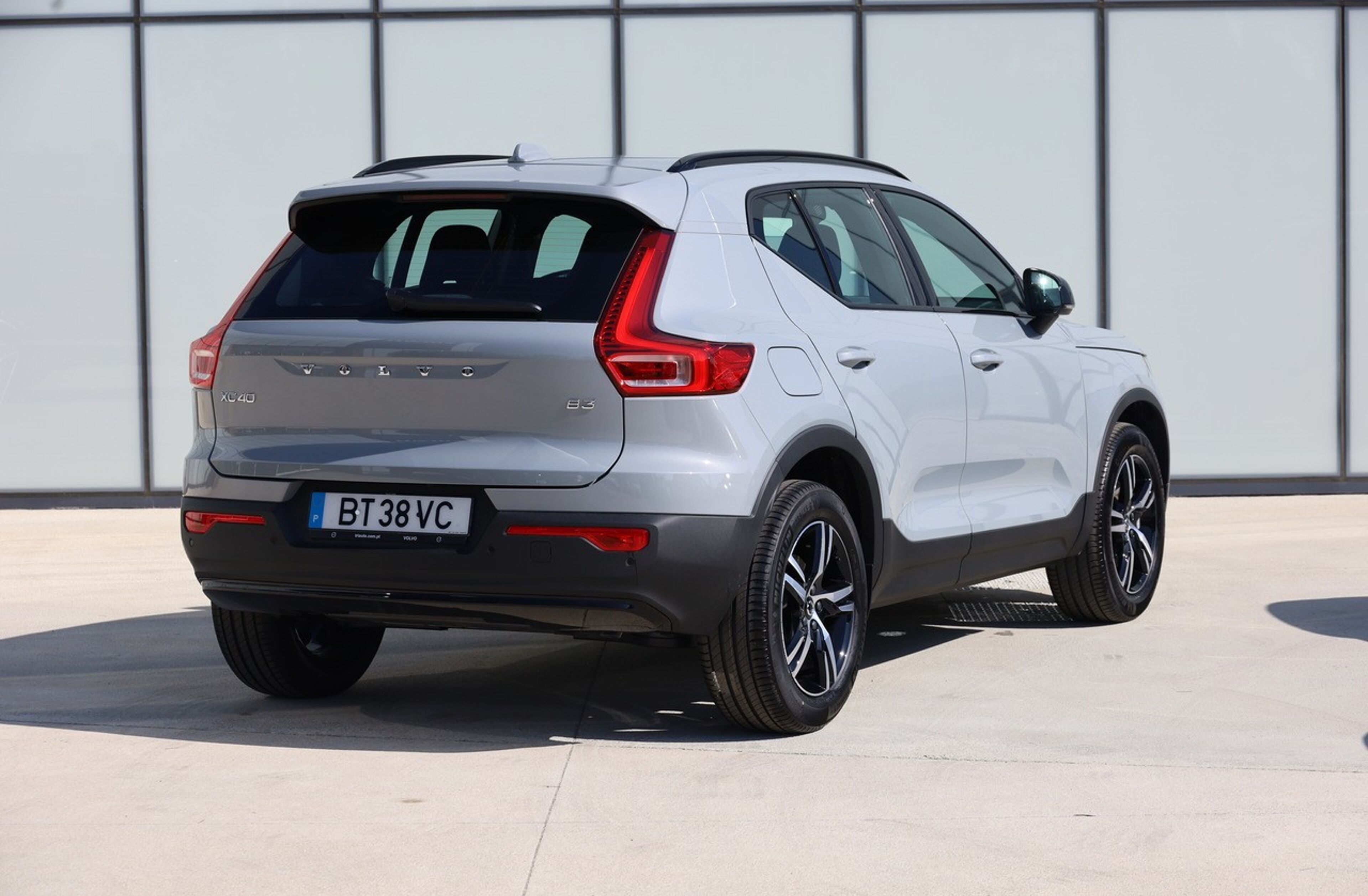 VOLVO XC40 2.0 B3 Plus Dark