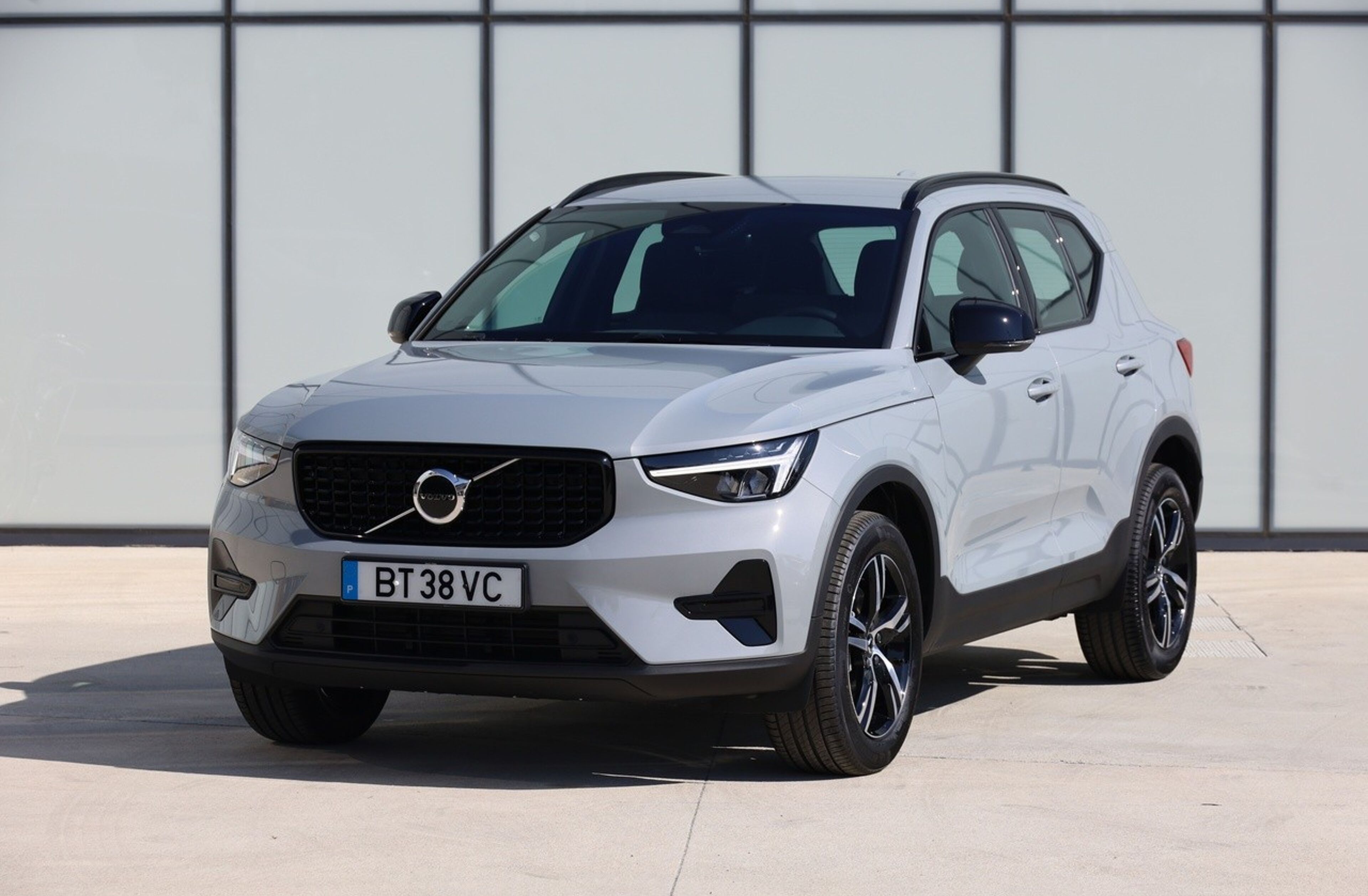 VOLVO XC40 2.0 B3 Plus Dark