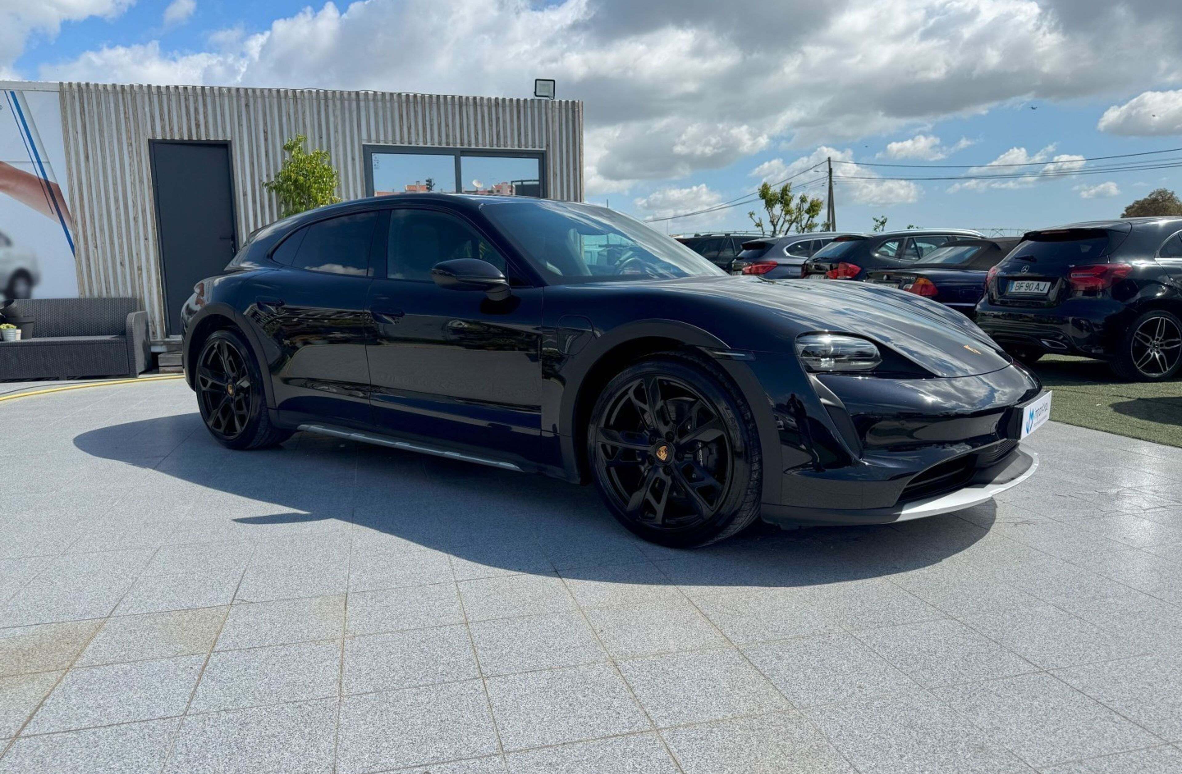 PORSCHE Taycan 4