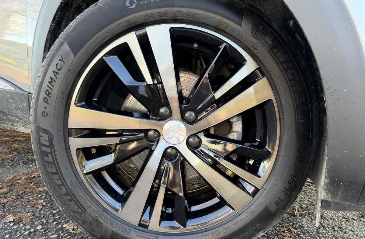 PEUGEOT 5008 1.2 Hybrid Allure Pack e-DCS6