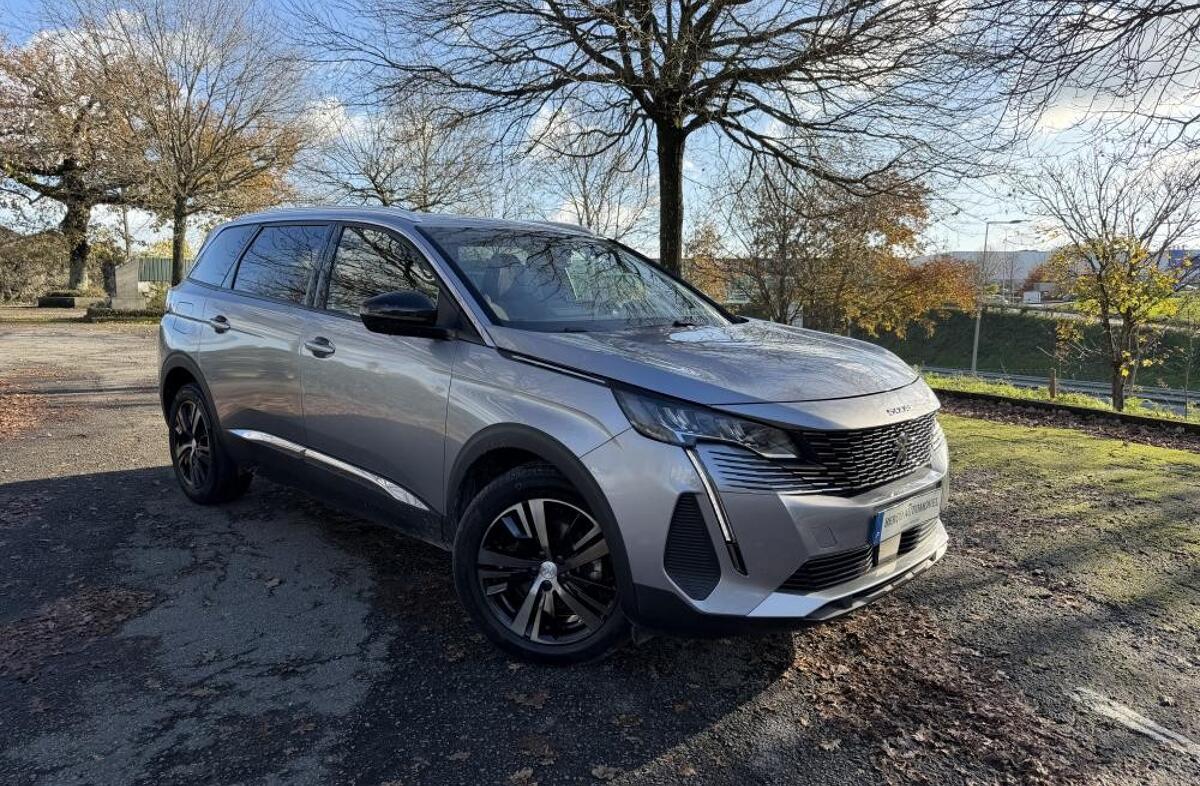 PEUGEOT 5008 1.2 Hybrid Allure Pack e-DCS6